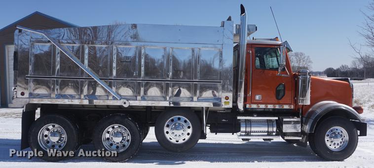 image for item DI9337 2007 Western Star 4900FA dump truck