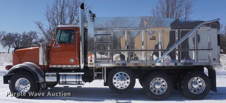 image for item DI9337 2007 Western Star 4900FA dump truck