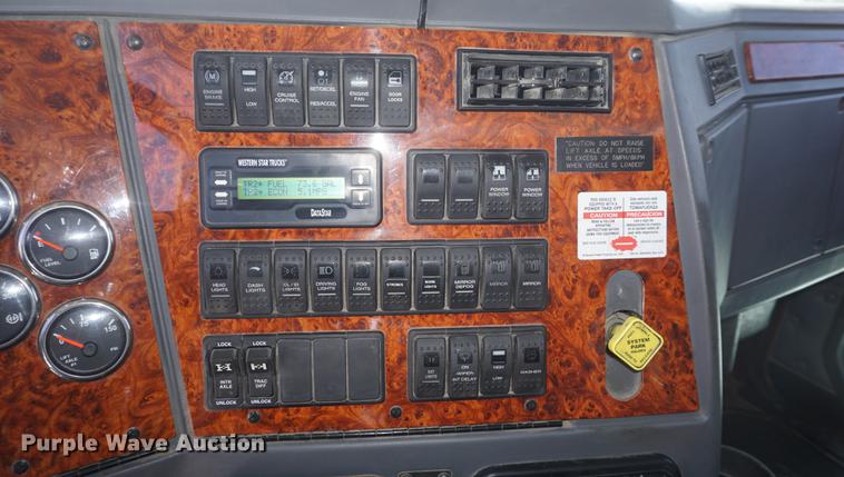 image for item DI9337 2007 Western Star 4900FA dump truck