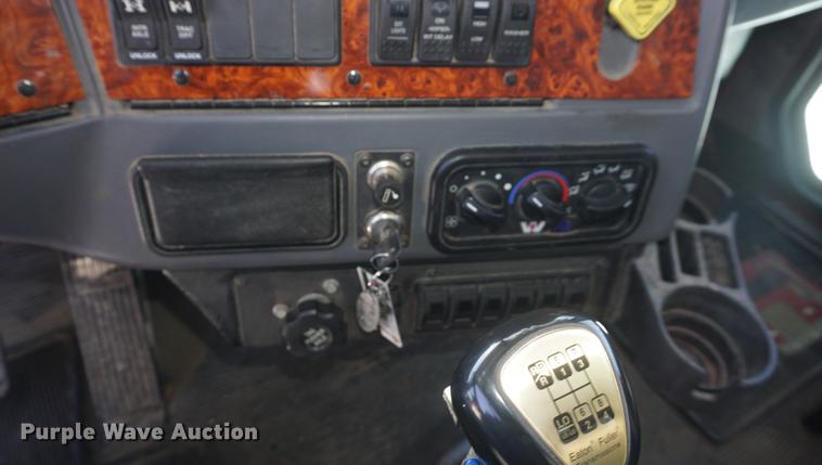 image for item DI9337 2007 Western Star 4900FA dump truck