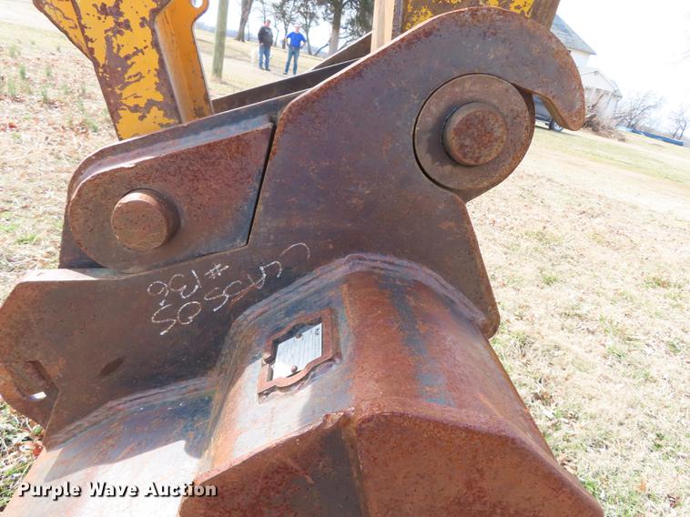 image for item DN9076 2005 JCB JS220 excavator