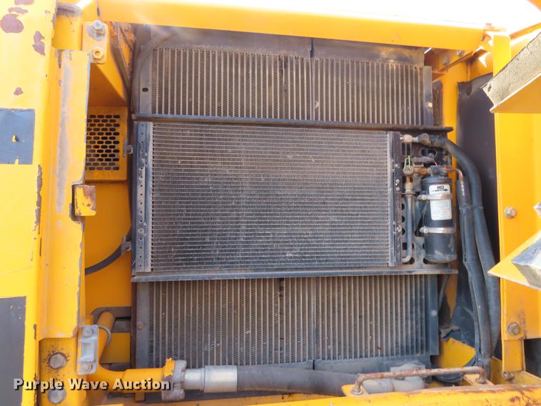 image for item DN9076 2005 JCB JS220 excavator