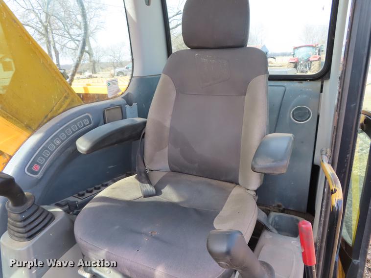 image for item DN9076 2005 JCB JS220 excavator