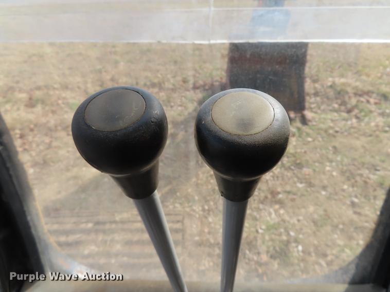 image for item DN9076 2005 JCB JS220 excavator