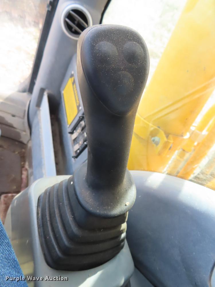 image for item DN9076 2005 JCB JS220 excavator