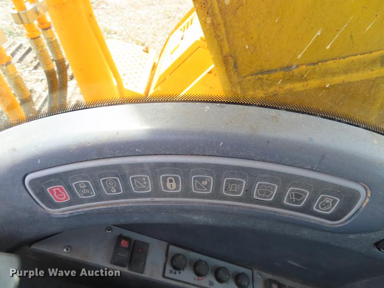 image for item DN9076 2005 JCB JS220 excavator