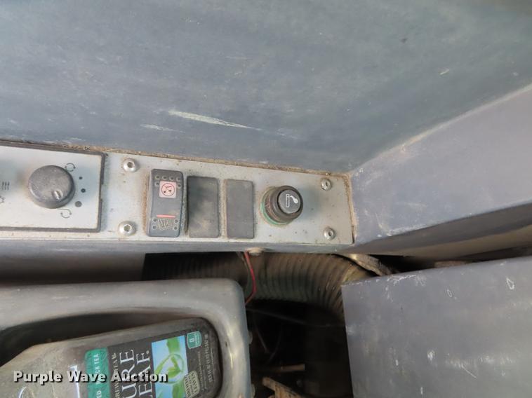 image for item DN9076 2005 JCB JS220 excavator