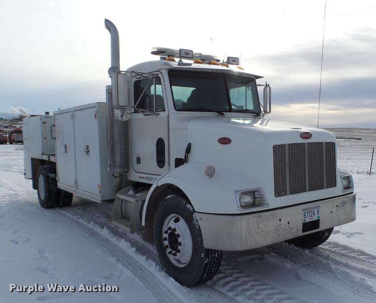 image for item EJ9002 2001 Peterbilt 330 service truck