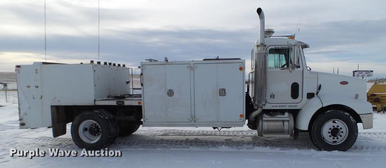 image for item EJ9002 2001 Peterbilt 330 service truck