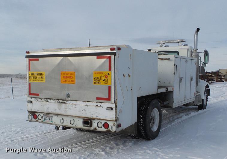 image for item EJ9002 2001 Peterbilt 330 service truck