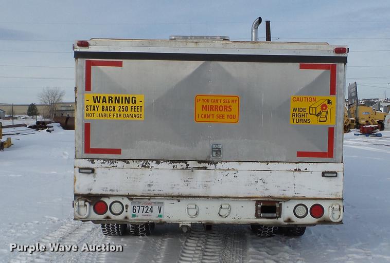 image for item EJ9002 2001 Peterbilt 330 service truck