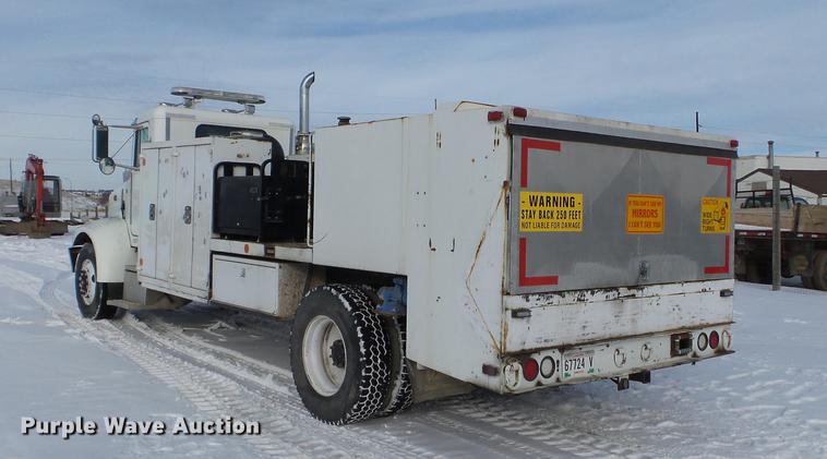 image for item EJ9002 2001 Peterbilt 330 service truck