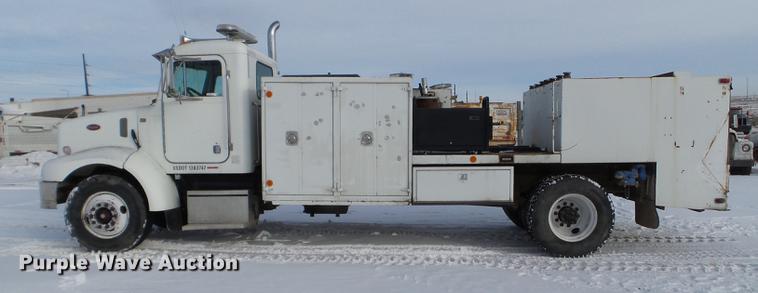 image for item EJ9002 2001 Peterbilt 330 service truck