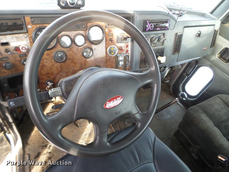 image for item EJ9002 2001 Peterbilt 330 service truck