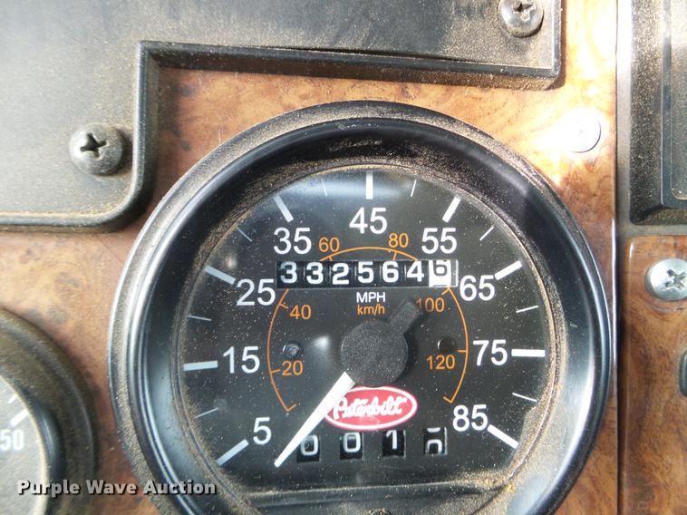 image for item EJ9002 2001 Peterbilt 330 service truck