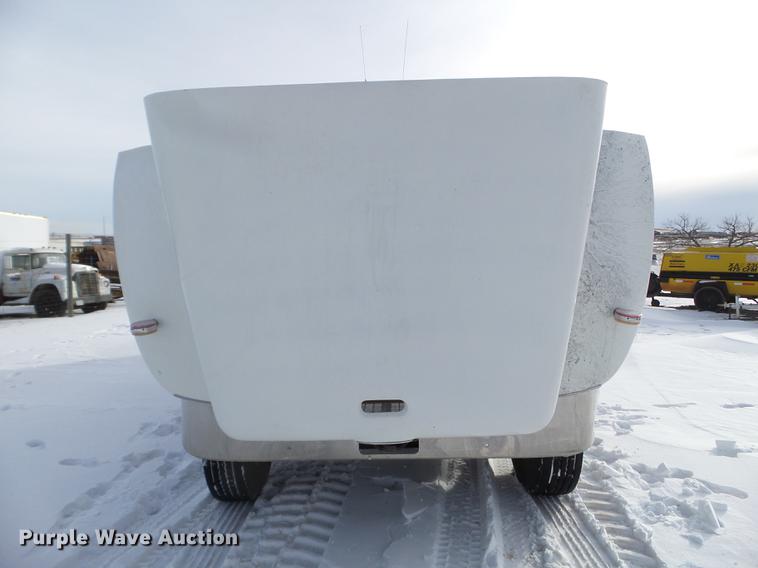 image for item EJ9002 2001 Peterbilt 330 service truck