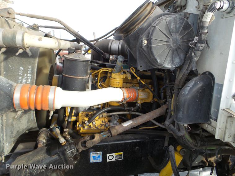 image for item EJ9002 2001 Peterbilt 330 service truck