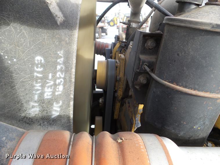 image for item EJ9002 2001 Peterbilt 330 service truck