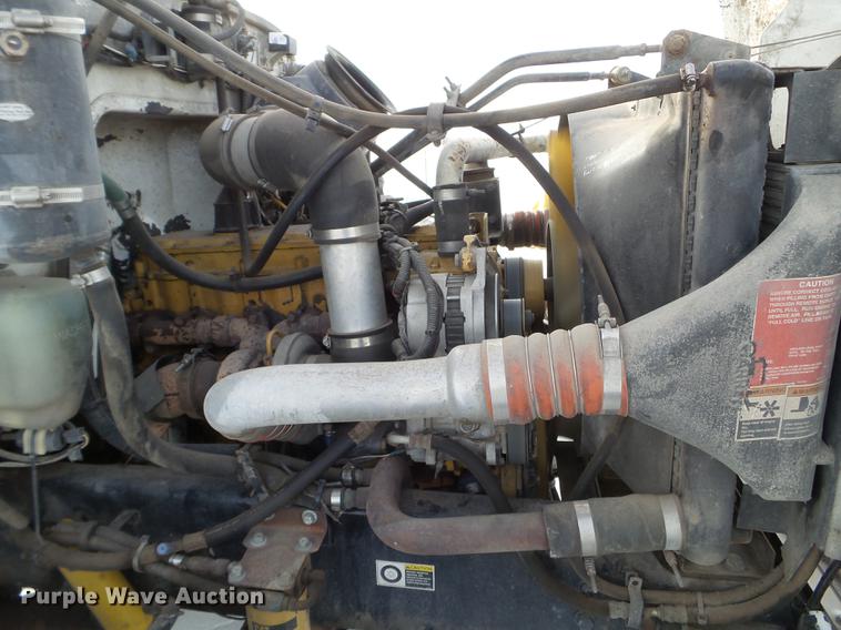 image for item EJ9002 2001 Peterbilt 330 service truck