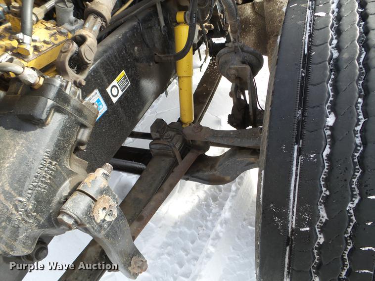 image for item EJ9002 2001 Peterbilt 330 service truck