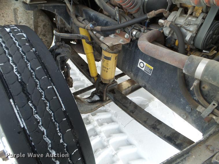 image for item EJ9002 2001 Peterbilt 330 service truck