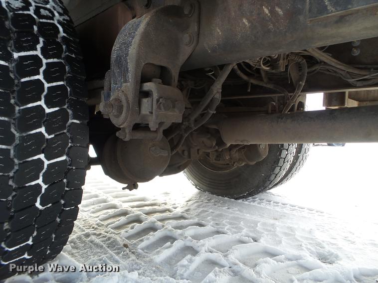 image for item EJ9002 2001 Peterbilt 330 service truck