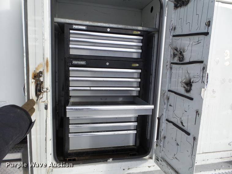 image for item EJ9002 2001 Peterbilt 330 service truck