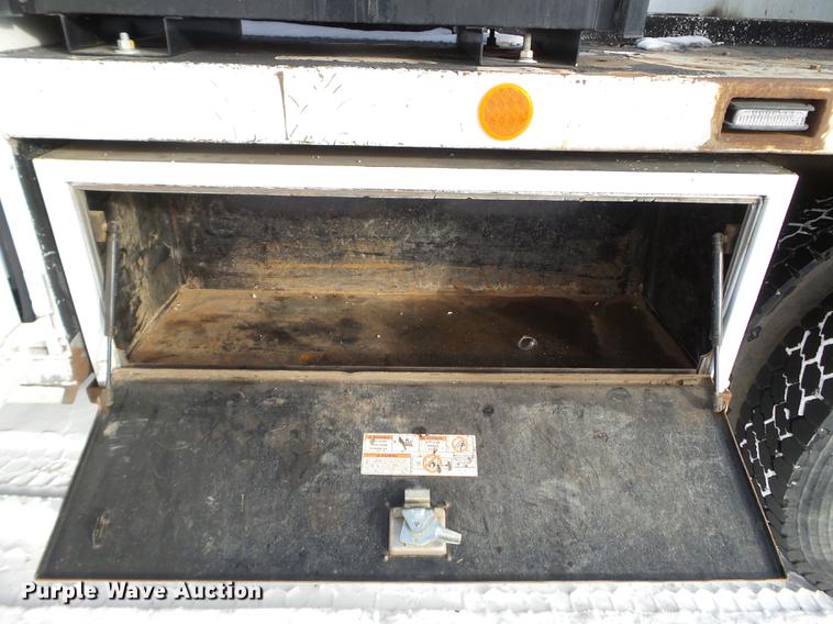 image for item EJ9002 2001 Peterbilt 330 service truck