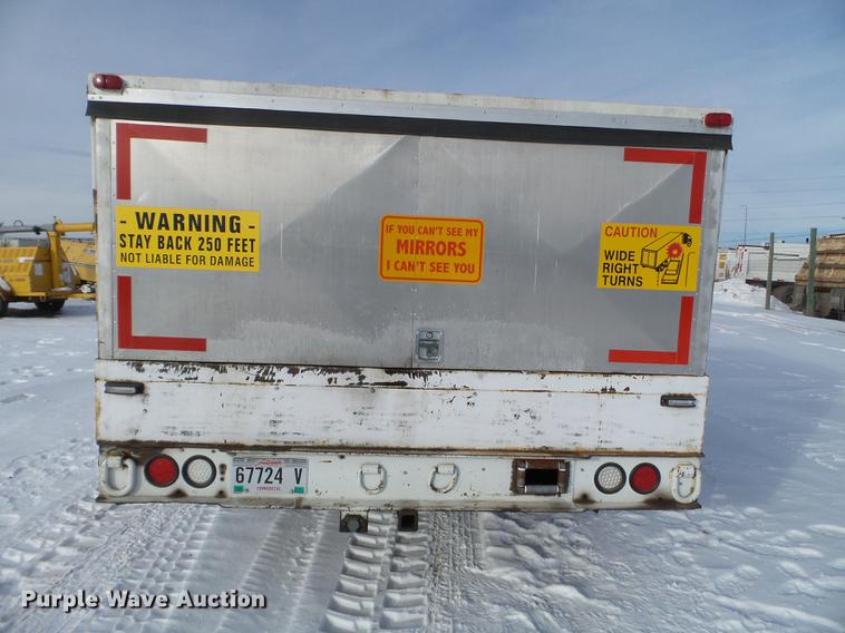 image for item EJ9002 2001 Peterbilt 330 service truck