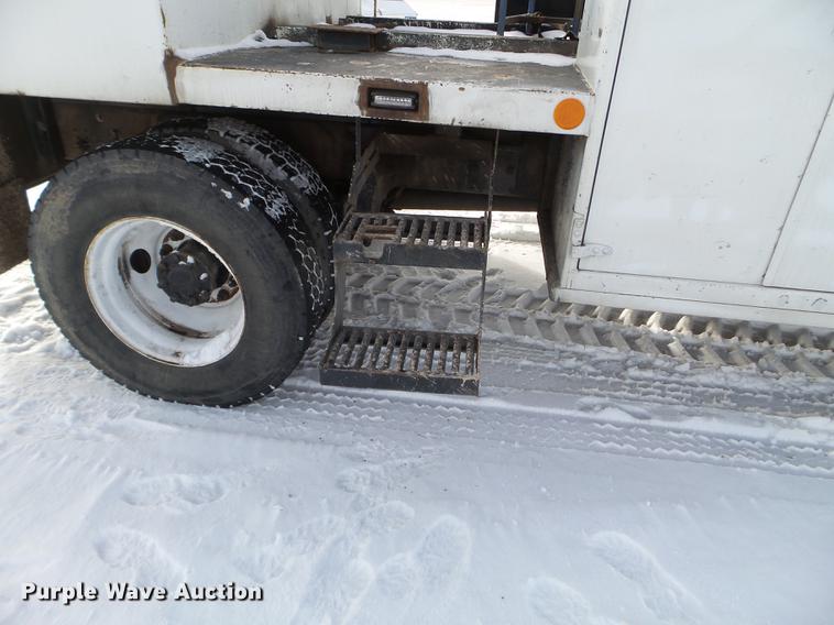 image for item EJ9002 2001 Peterbilt 330 service truck