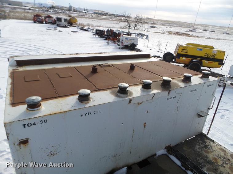 image for item EJ9002 2001 Peterbilt 330 service truck