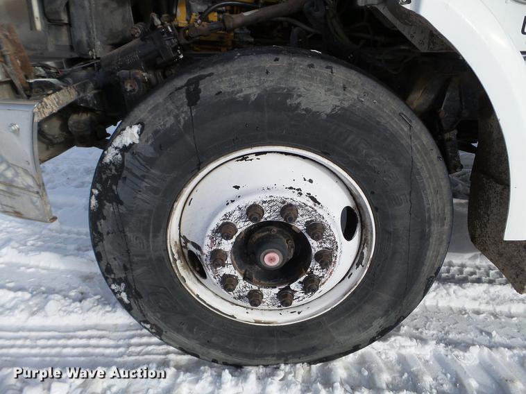 image for item EJ9002 2001 Peterbilt 330 service truck