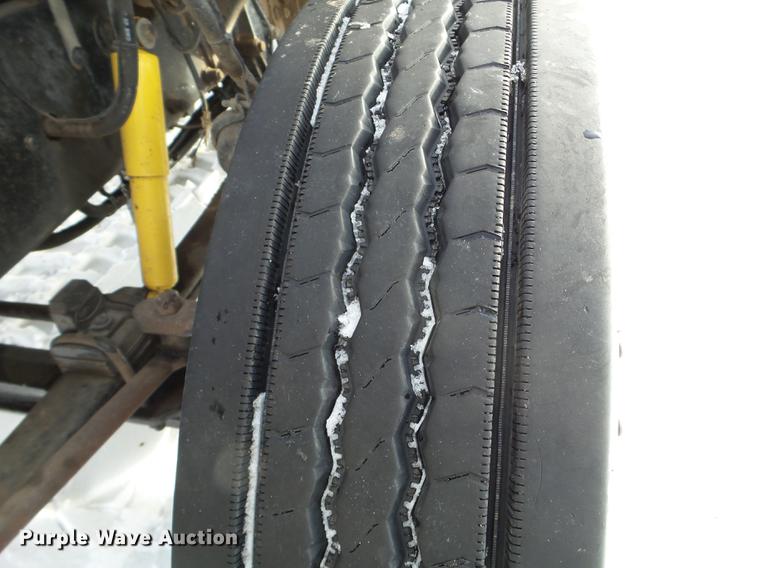 image for item EJ9002 2001 Peterbilt 330 service truck