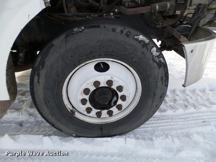 image for item EJ9002 2001 Peterbilt 330 service truck