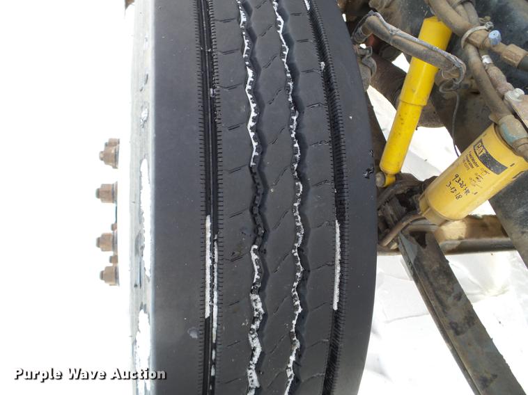 image for item EJ9002 2001 Peterbilt 330 service truck