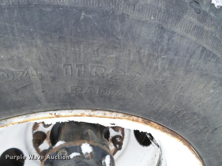 image for item EJ9002 2001 Peterbilt 330 service truck