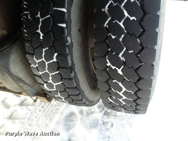 image for item EJ9002 2001 Peterbilt 330 service truck