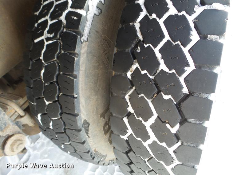 image for item EJ9002 2001 Peterbilt 330 service truck