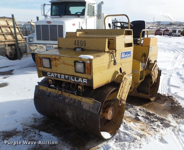 image for item EJ9003 1991 Caterpillar CB-224B double drum roller