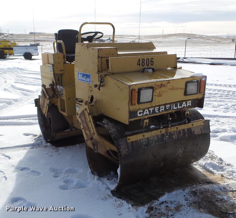 image for item EJ9003 1991 Caterpillar CB-224B double drum roller