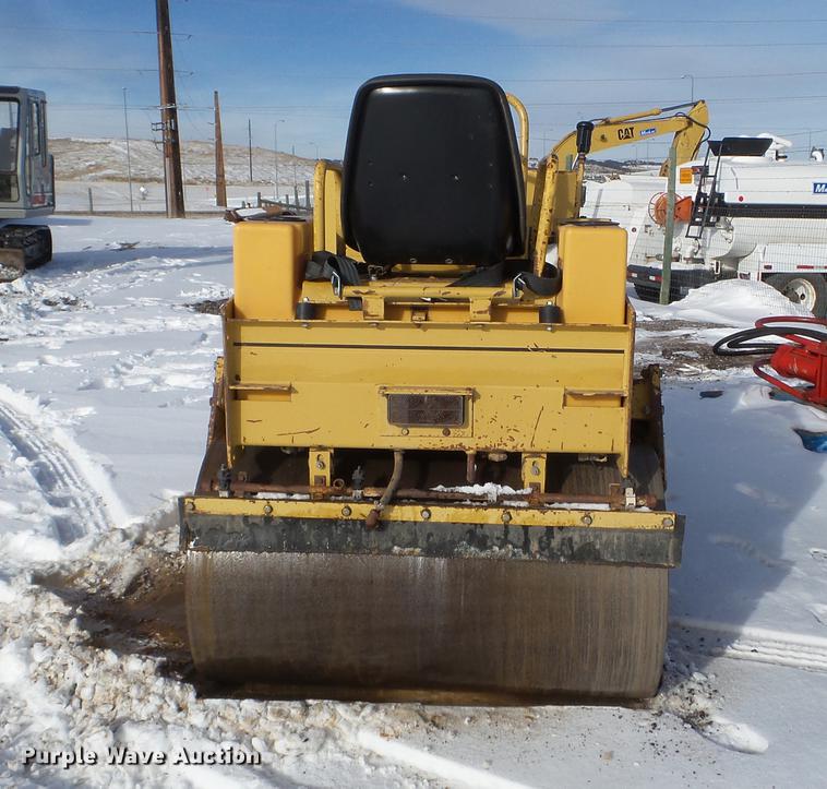 image for item EJ9003 1991 Caterpillar CB-224B double drum roller