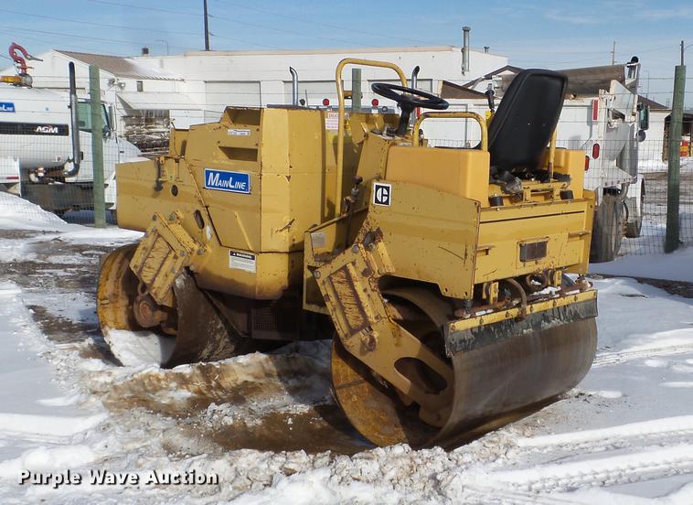 image for item EJ9003 1991 Caterpillar CB-224B double drum roller