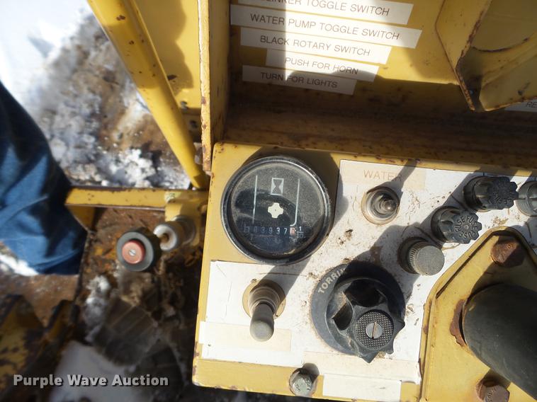 image for item EJ9003 1991 Caterpillar CB-224B double drum roller