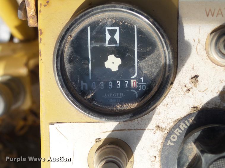 image for item EJ9003 1991 Caterpillar CB-224B double drum roller