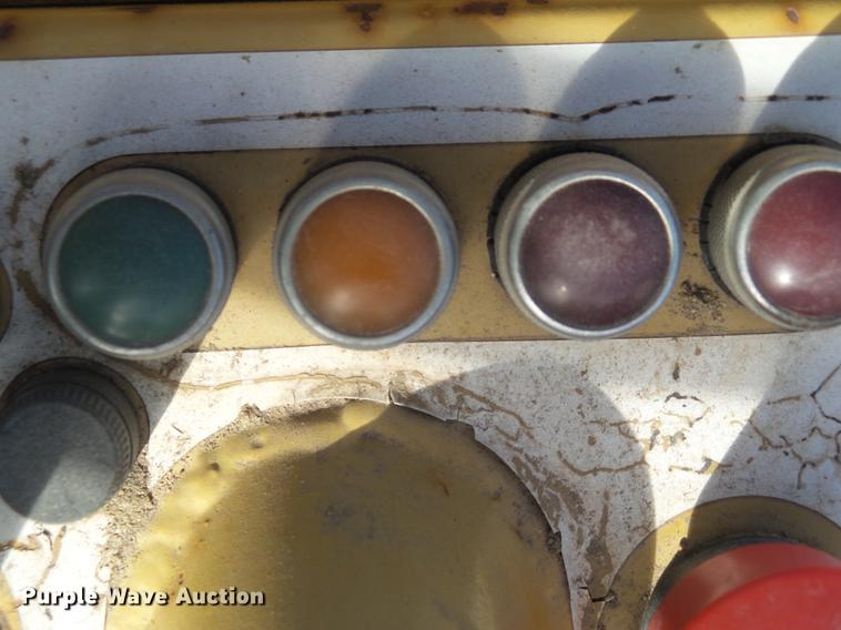 image for item EJ9003 1991 Caterpillar CB-224B double drum roller