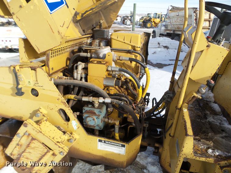 image for item EJ9003 1991 Caterpillar CB-224B double drum roller