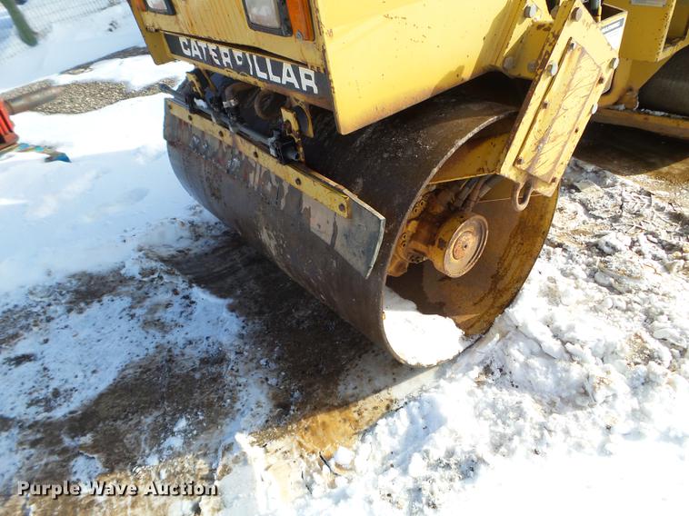 image for item EJ9003 1991 Caterpillar CB-224B double drum roller