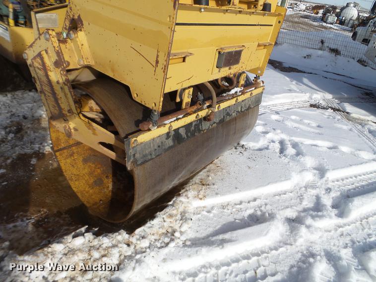 image for item EJ9003 1991 Caterpillar CB-224B double drum roller