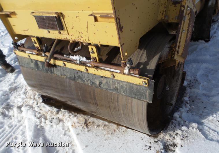 image for item EJ9003 1991 Caterpillar CB-224B double drum roller