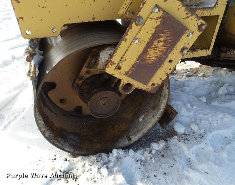 image for item EJ9003 1991 Caterpillar CB-224B double drum roller